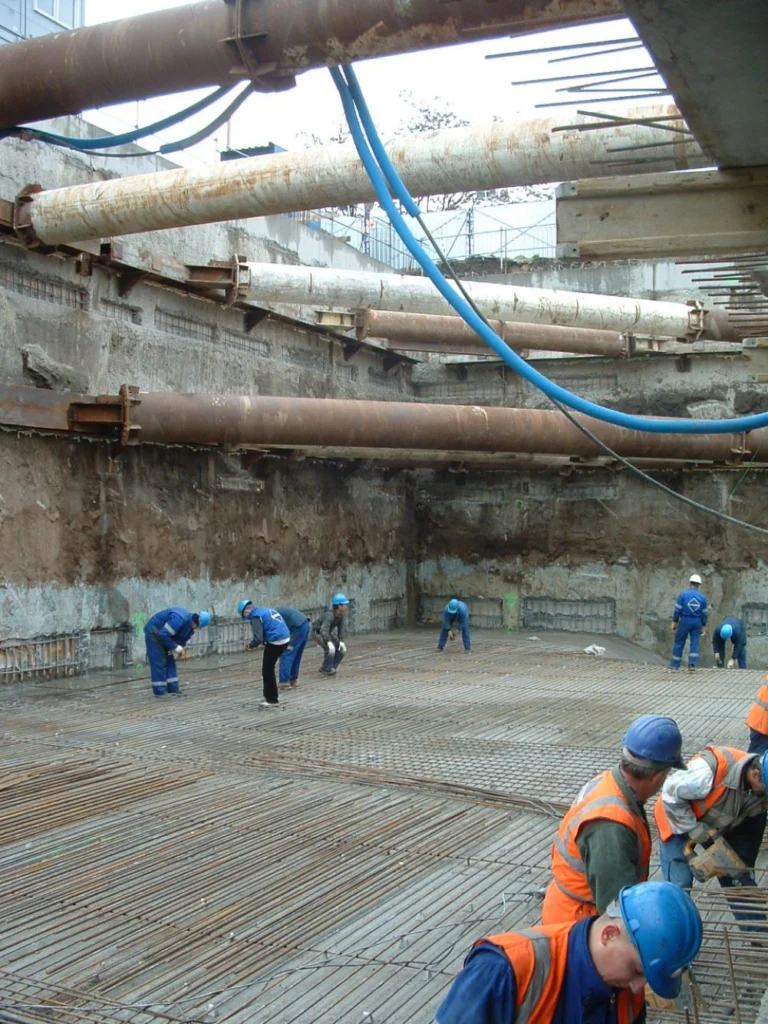 Fundamentowe ściany szczelinowe z tymczasową konstrukcją rozparcia dla budynku Nowe Garbary (część B), zdjęcie 11 z 16
