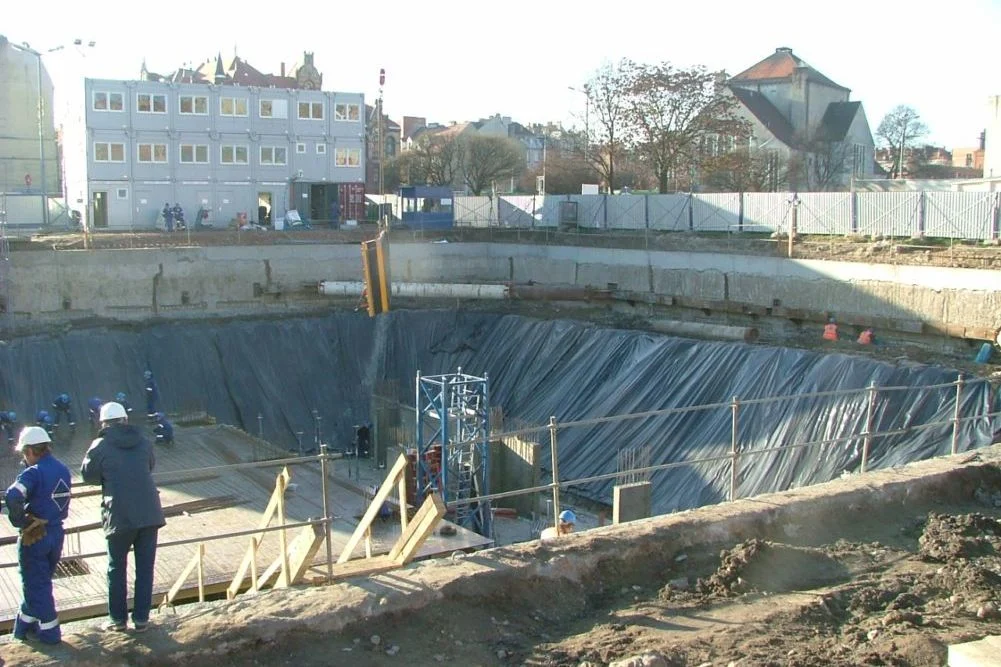 Fundamentowe ściany szczelinowe z tymczasową konstrukcją rozparcia dla budynku Nowe Garbary (część B), zdjęcie 7 z 16