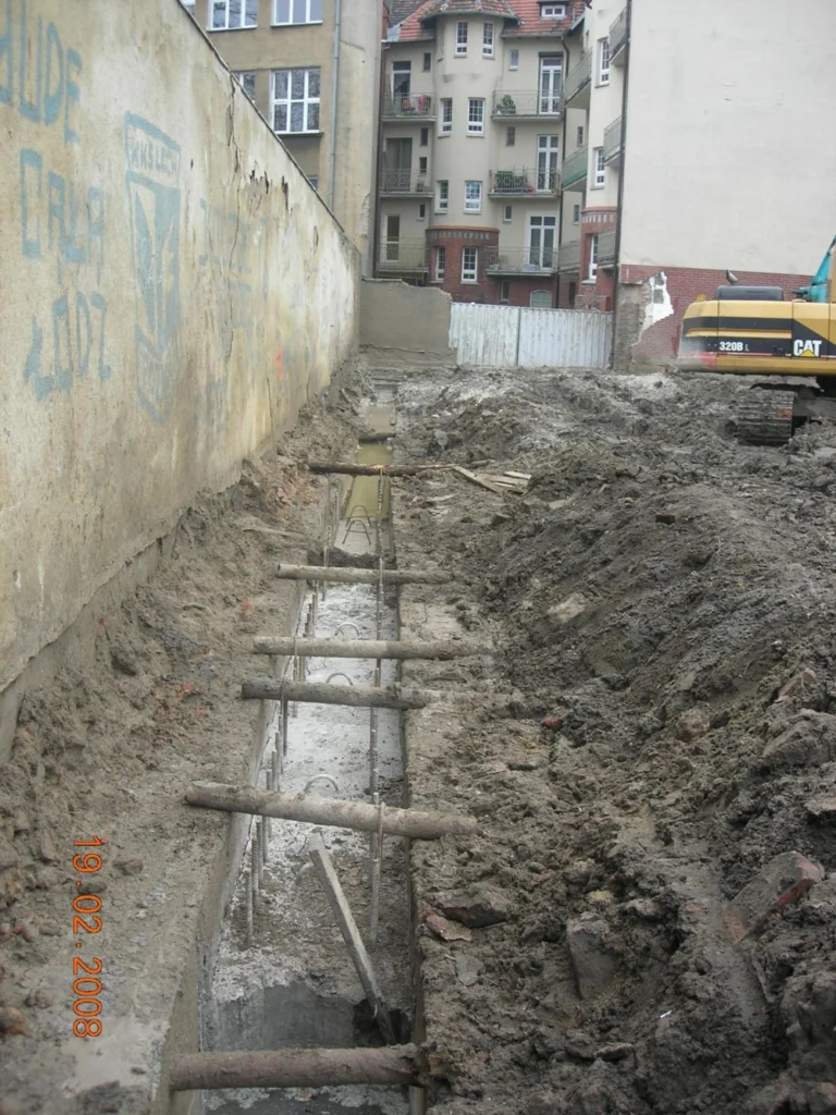Fundamentowe ściany szczelinowe z tymczasową konstrukcją rozparcia – Budynek mieszkalno-usługowy, zdjęcie 5 z 8