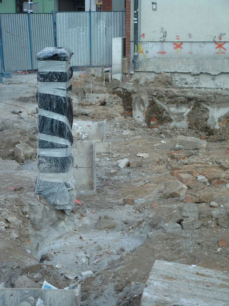 Wygrodzenie wykopu fundamentowego w technologii jet-grouting i obudowy berlińskiej – budynek mieszkalny, zdjęcie 4 z 5