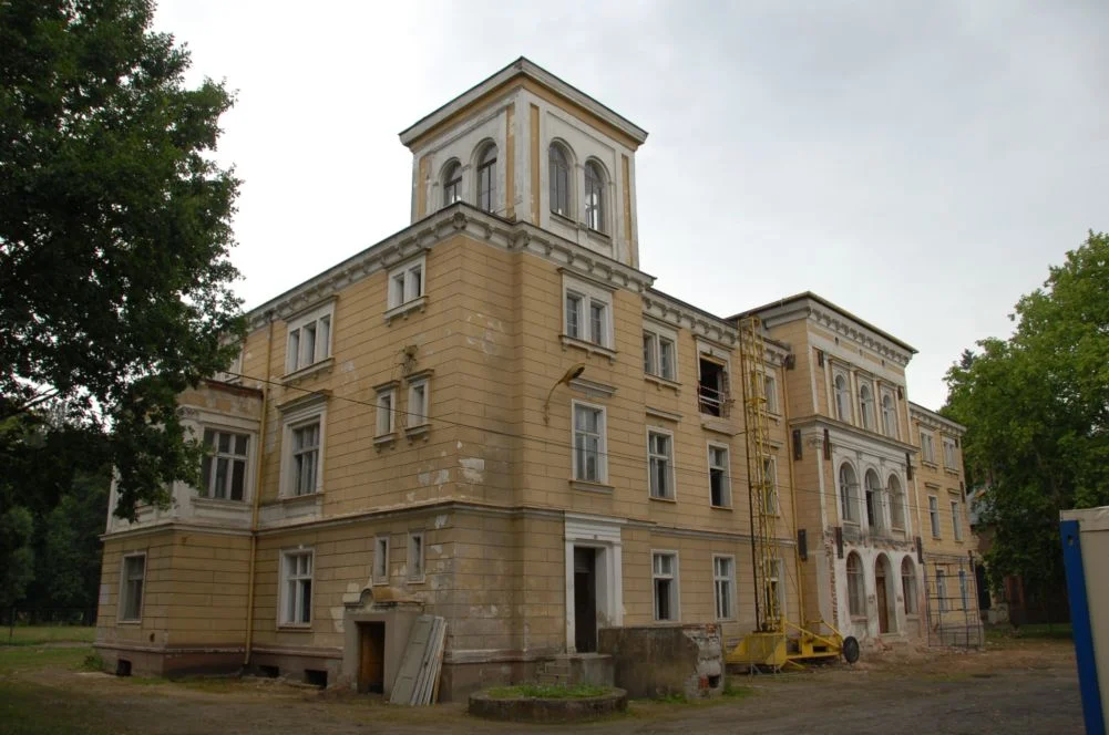 Wzmocnienie podłoża i zabezpieczenie fundamentów XIX-wiecznego pałacu, zdjęcie 3 z 8