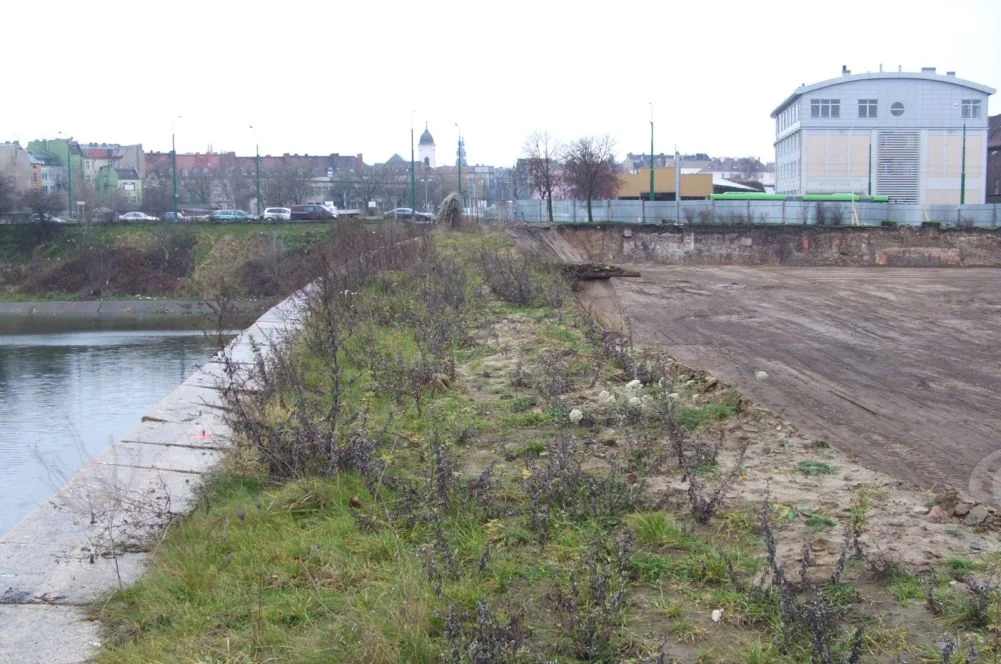Żelbetowa płyta fundamentowa na podłożu wzmocnionym – zespół budynków mieszkalnych, zdjęcie 7 z 9